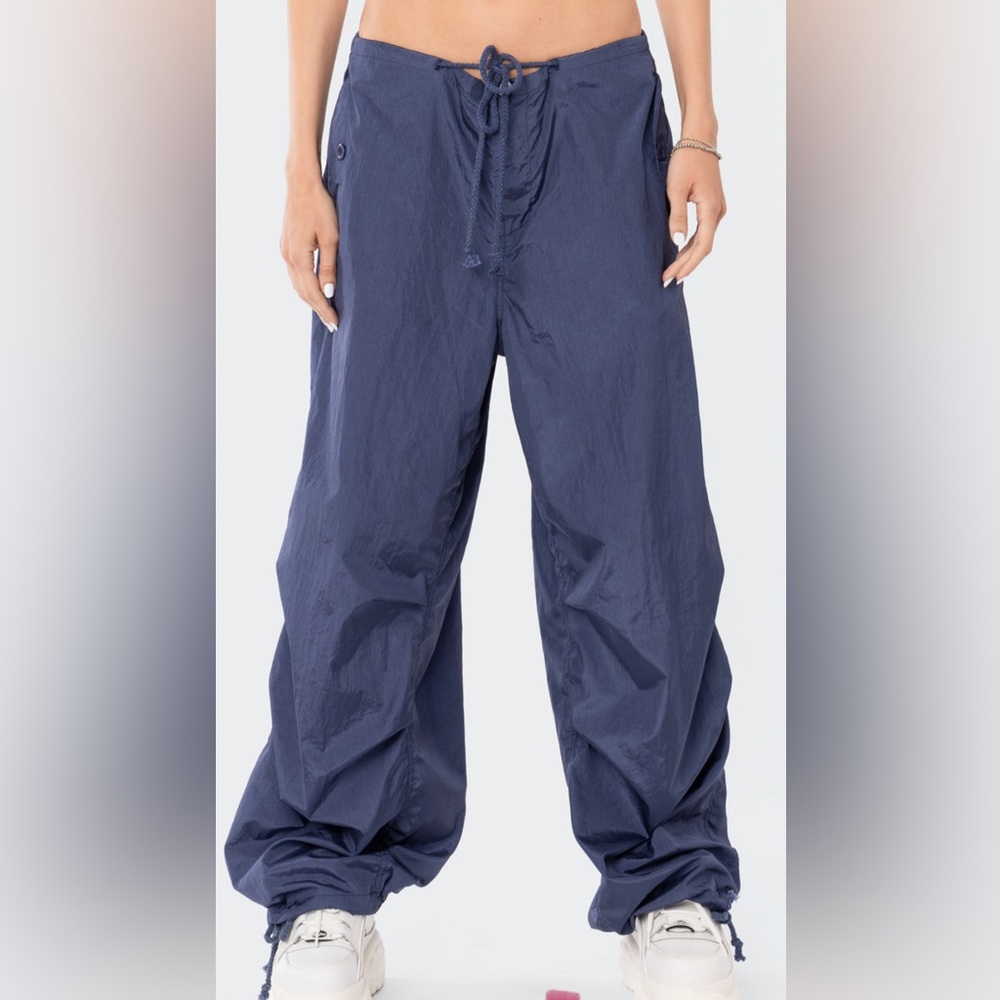 Edikted’s “Rian Nylon Cargo Pants” XS/S
